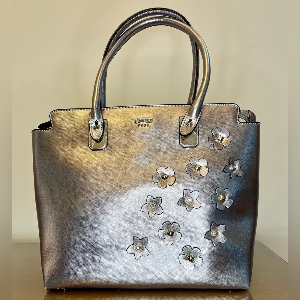 Guess BOBBI 3D Floral Tote & Purse In Pewter Faux Saffiano Leather NWOT